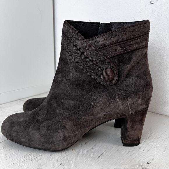 Clarks Brown Suede Ankle Boots Block Heel Button detail size 8 - Picture 15 of 15